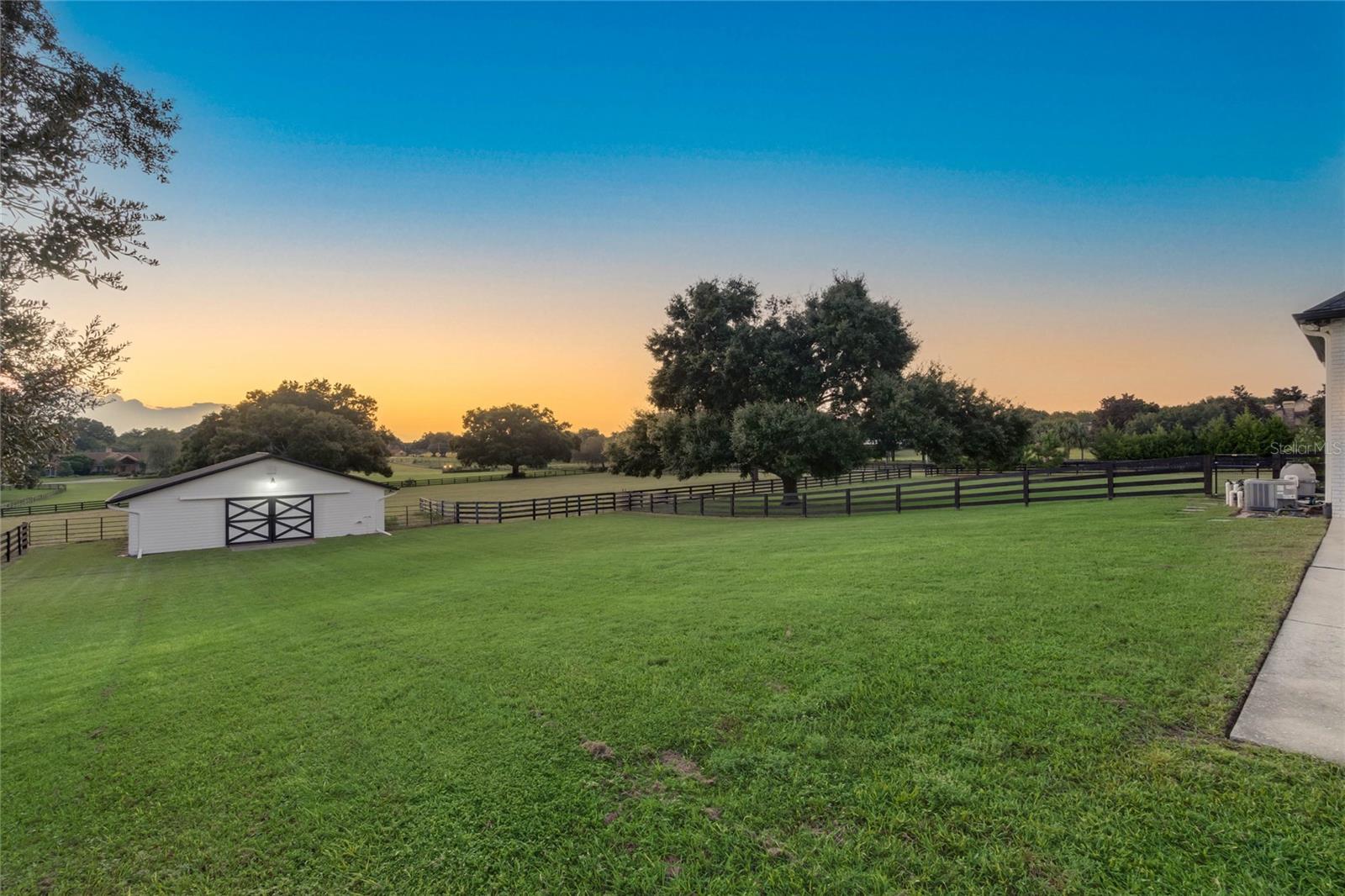 32327 EQUESTRIAN TRL