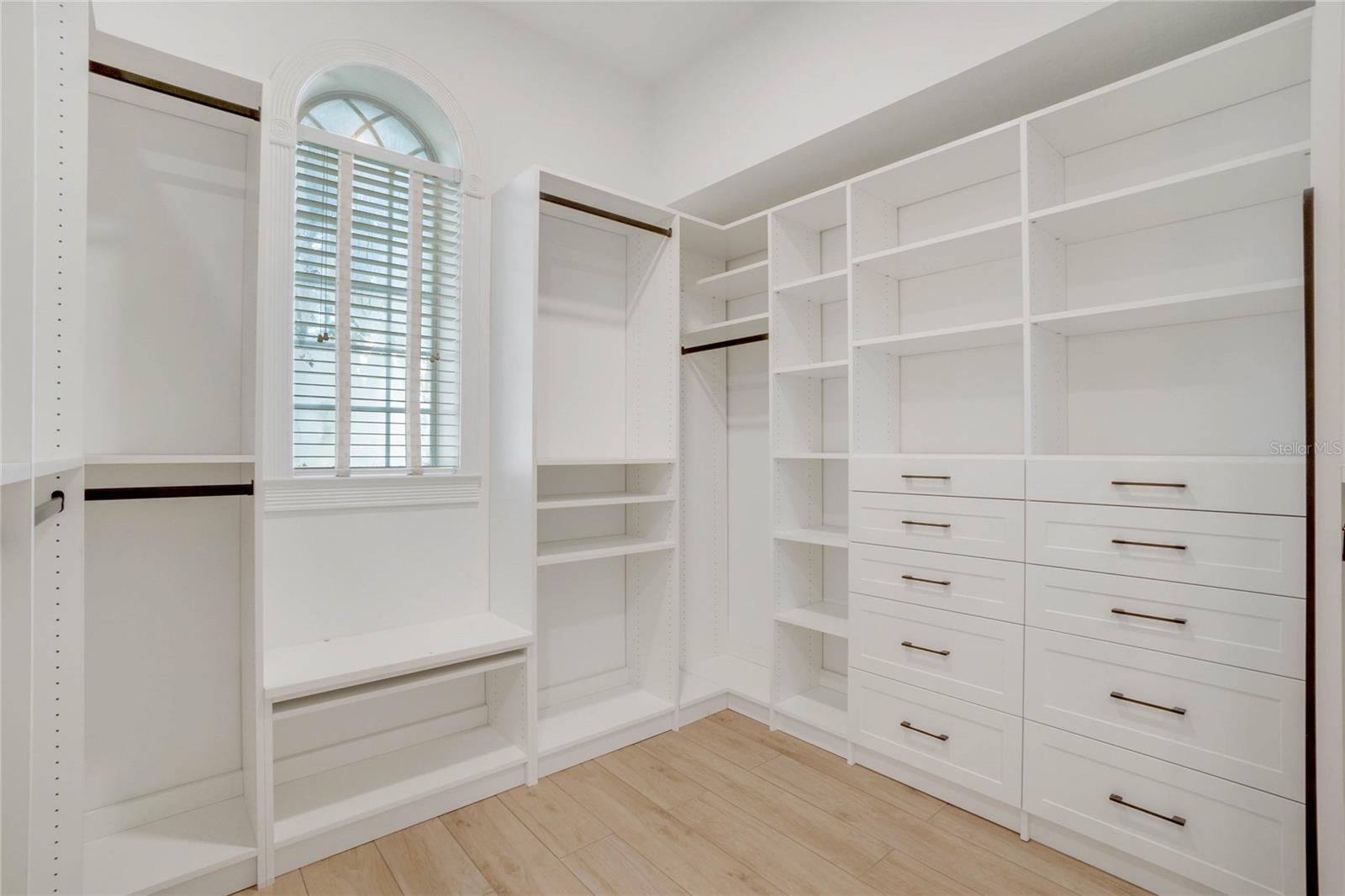 32327 EQUESTRIAN TRL