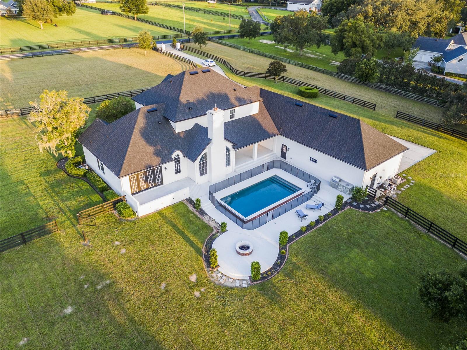 32327 EQUESTRIAN TRL