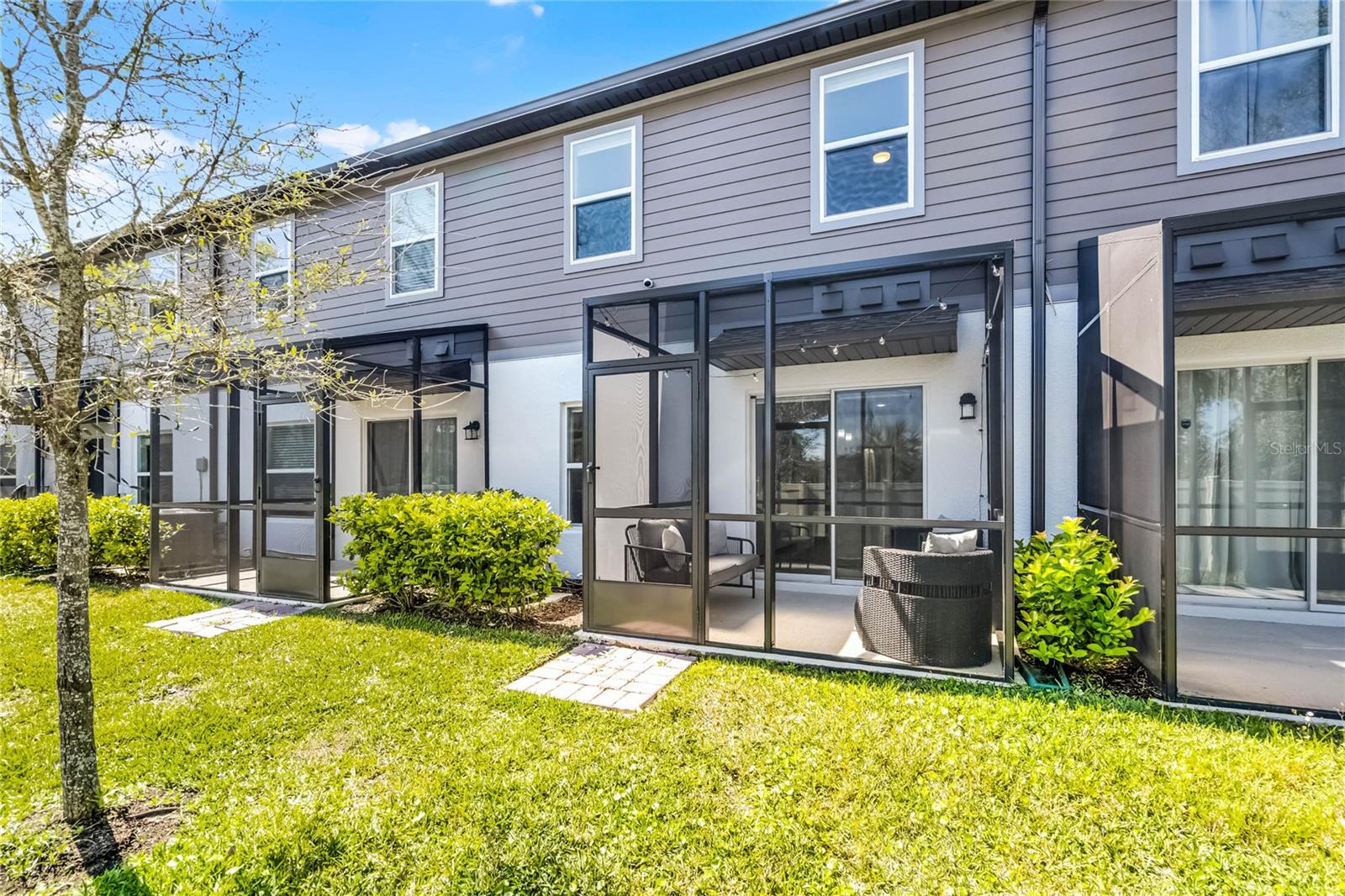 385 CAPE HONEYSUCKLE PL