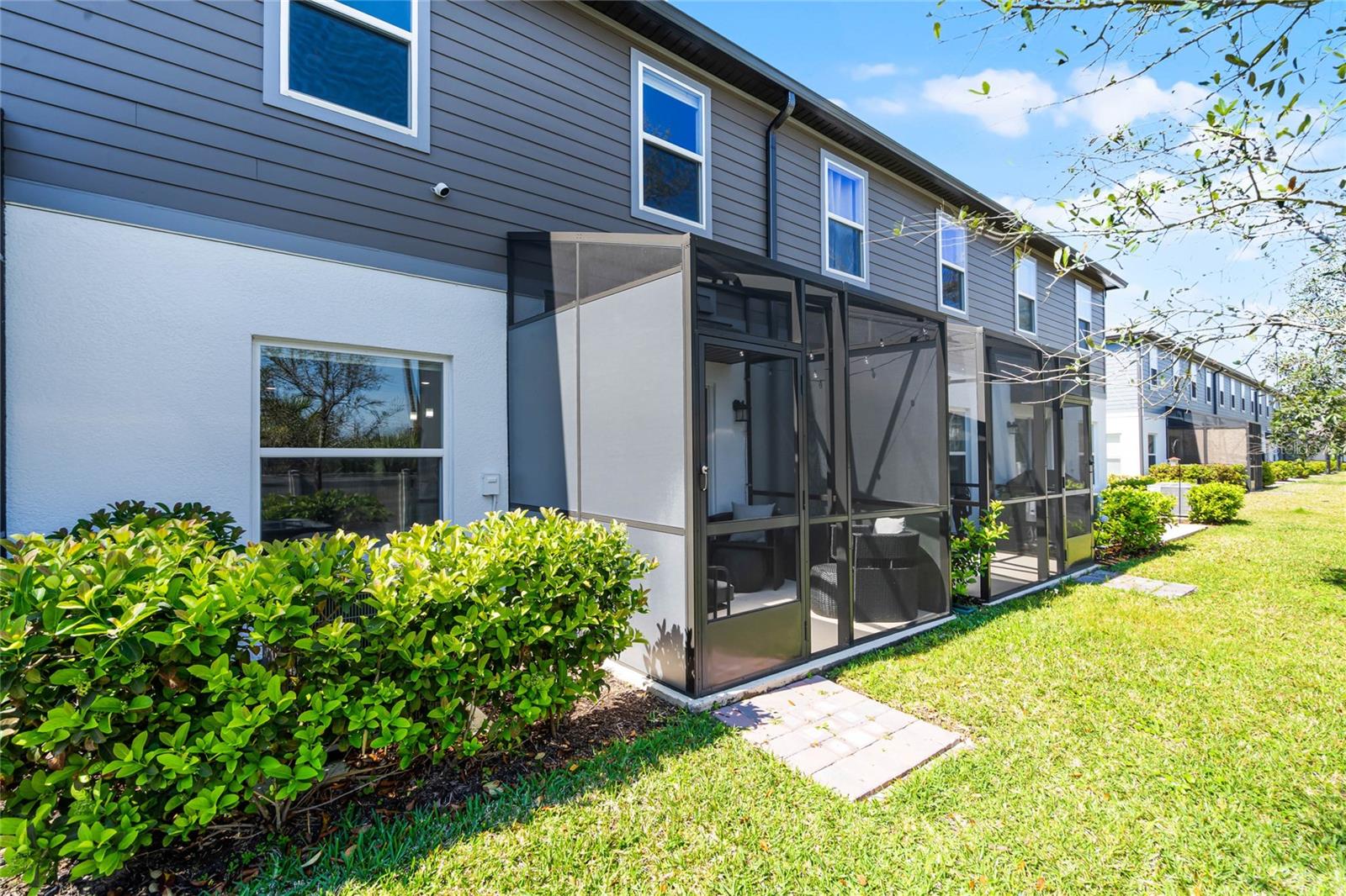 385 CAPE HONEYSUCKLE PL