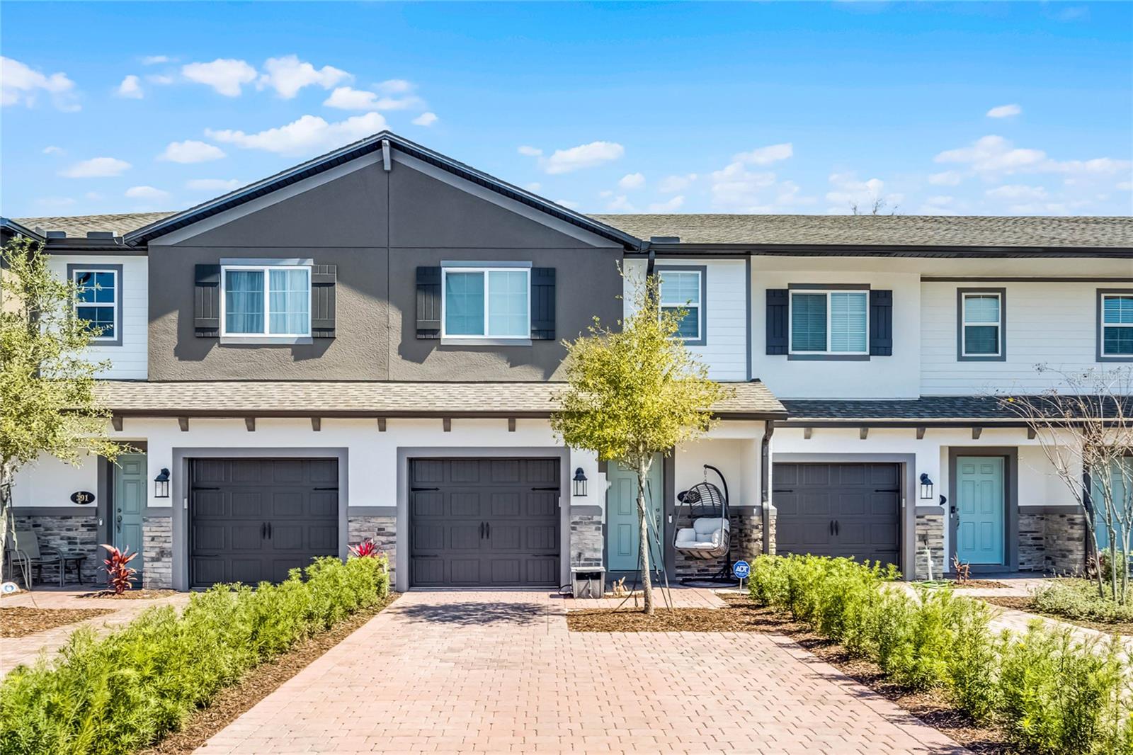 385 CAPE HONEYSUCKLE PL