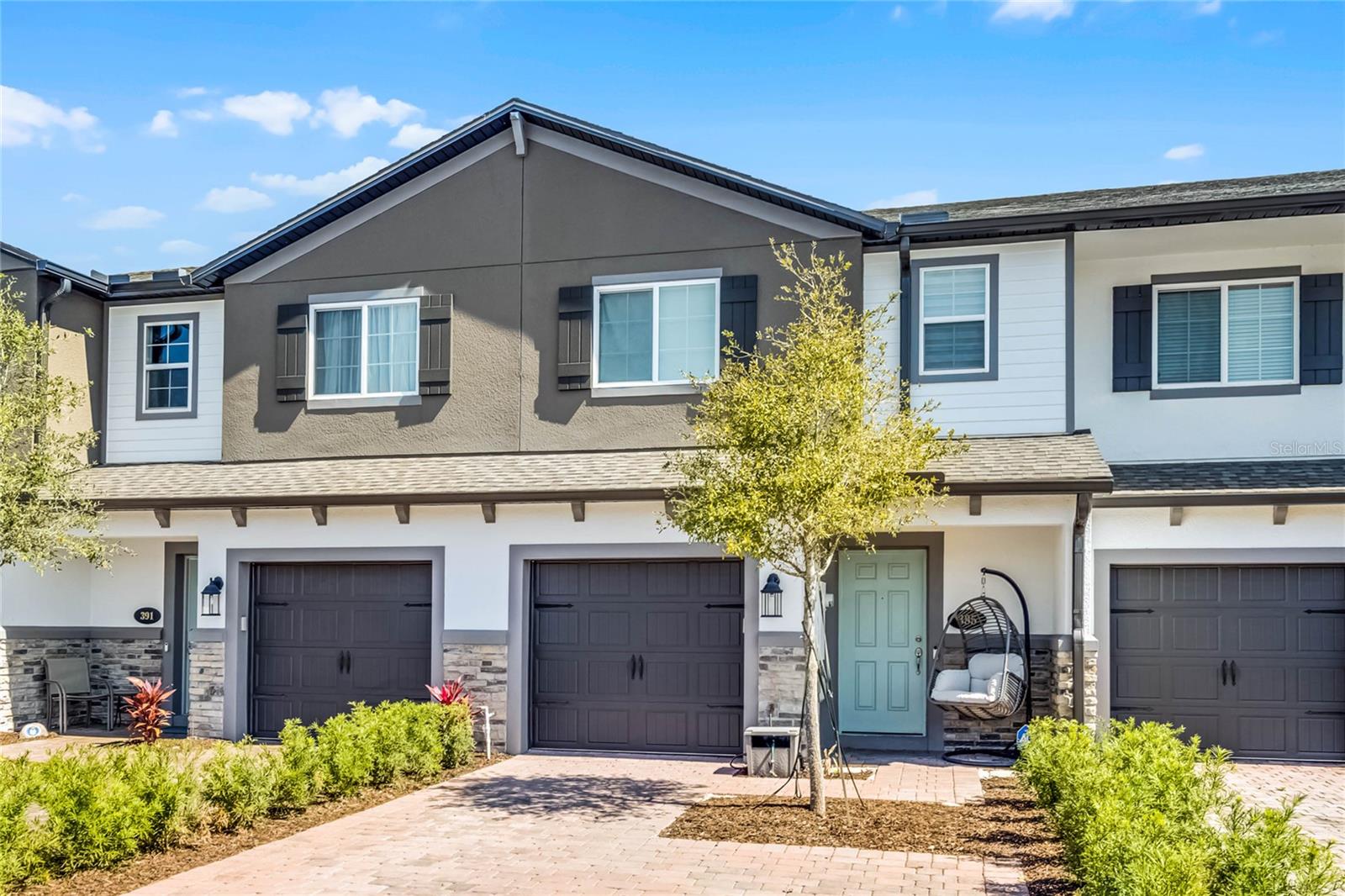 385 CAPE HONEYSUCKLE PL