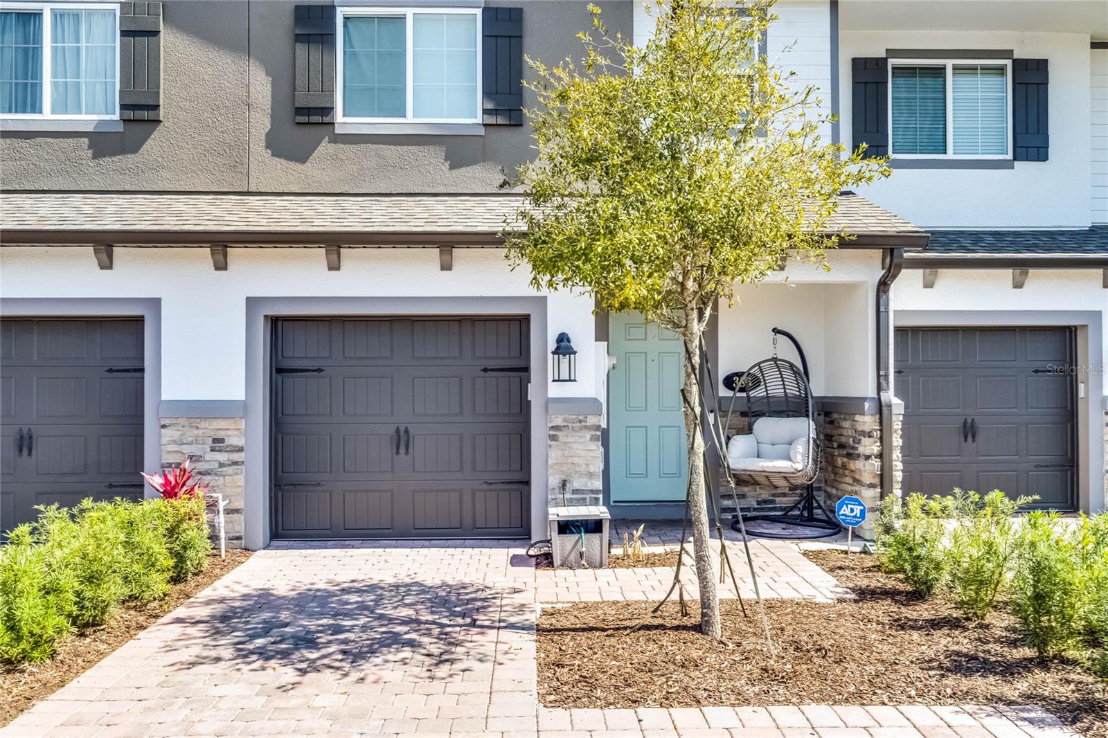 385 CAPE HONEYSUCKLE PL