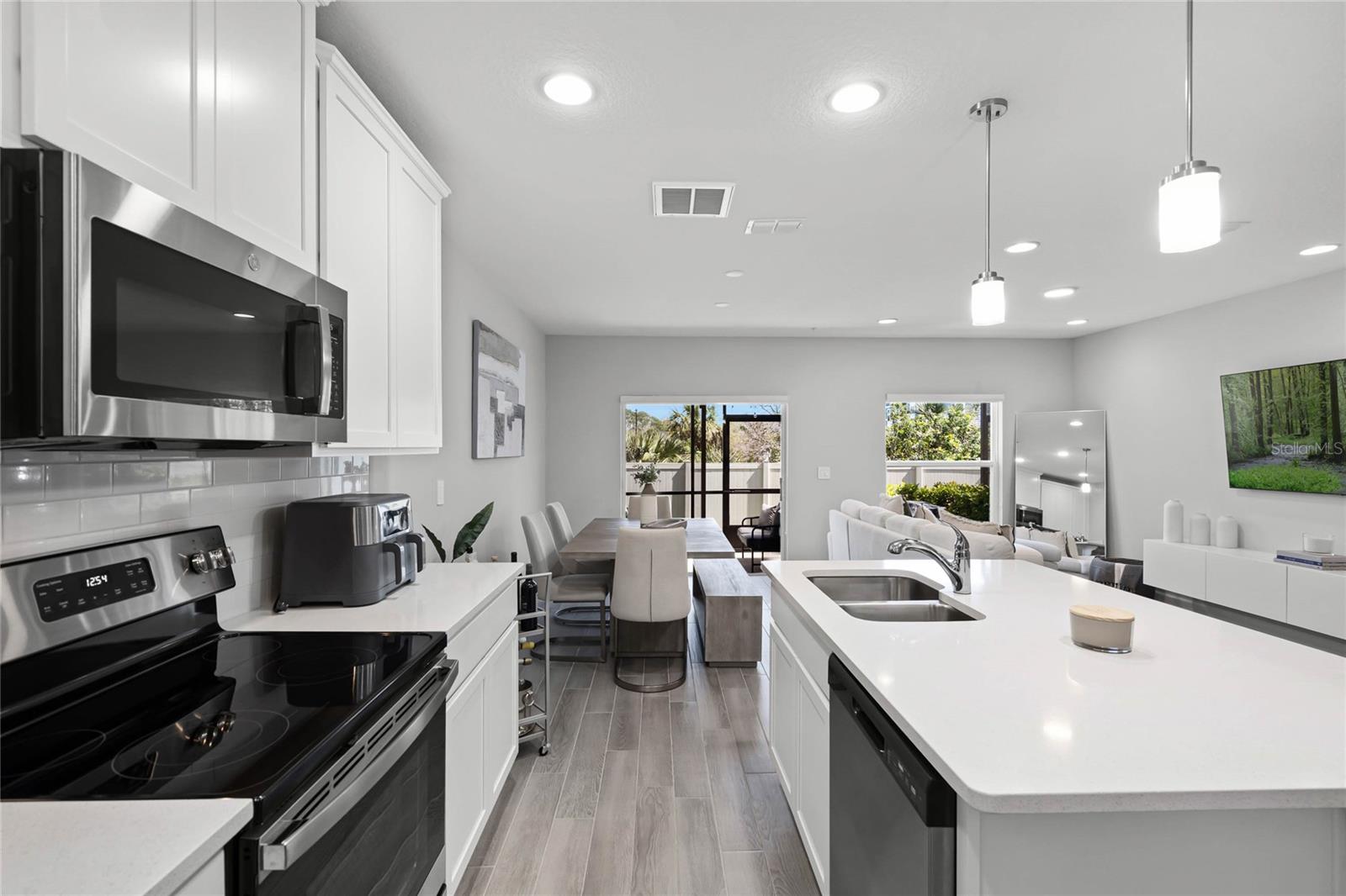 385 CAPE HONEYSUCKLE PL