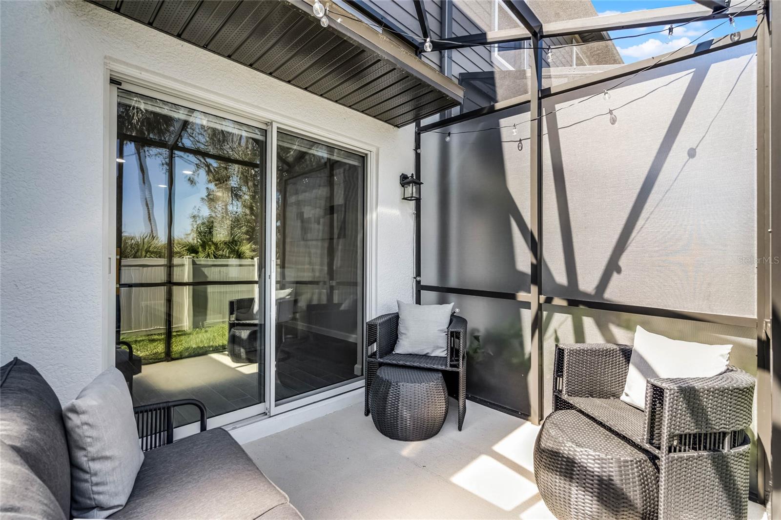 385 CAPE HONEYSUCKLE PL