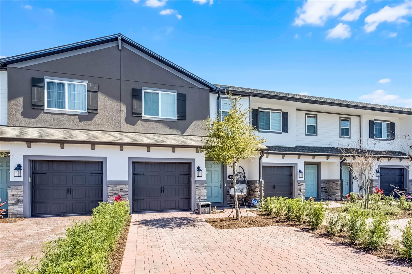 385 CAPE HONEYSUCKLE PL