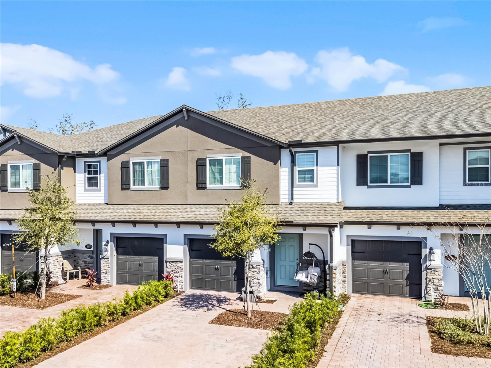 385 CAPE HONEYSUCKLE PL