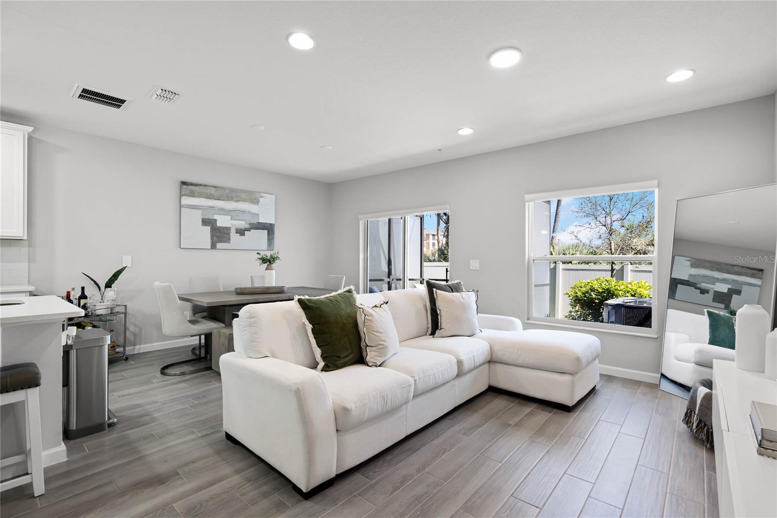 385 CAPE HONEYSUCKLE PL