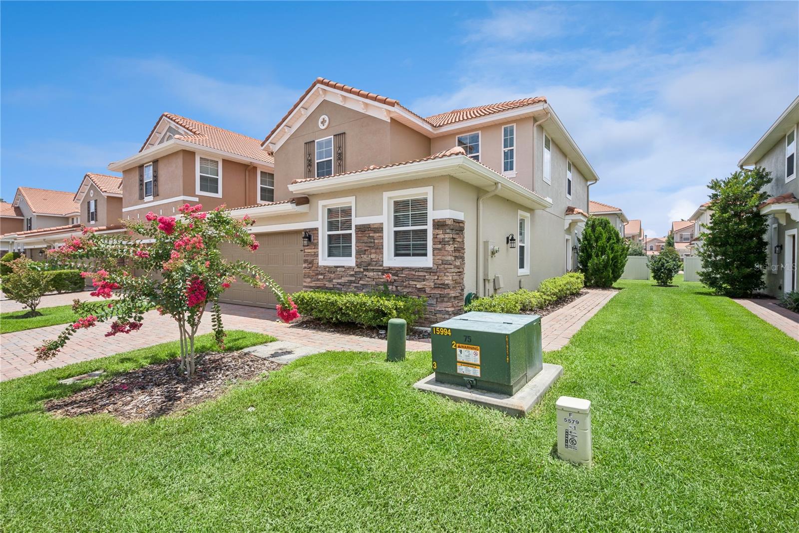 5571 SIRACUSA LN