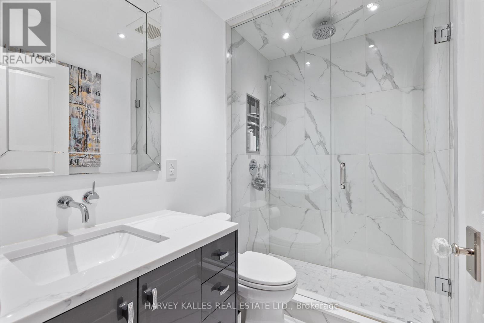 1205 - 1121 BAY STREET