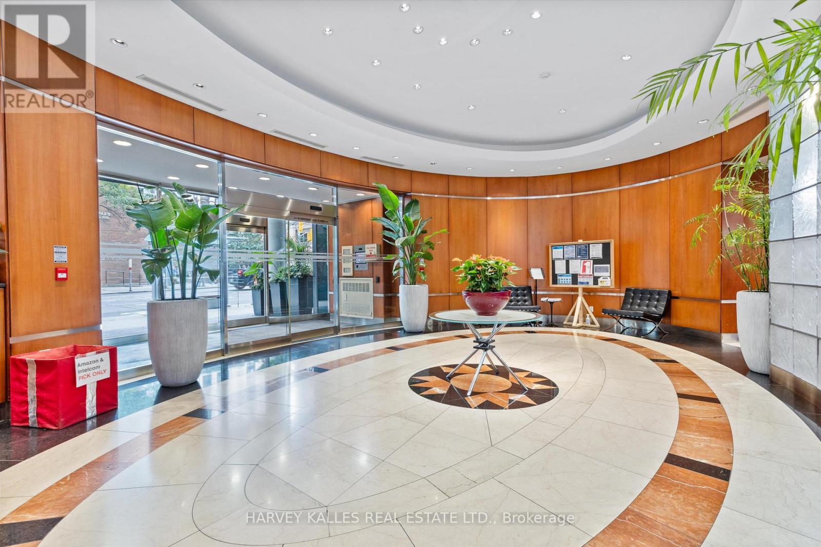 1205 - 1121 BAY STREET