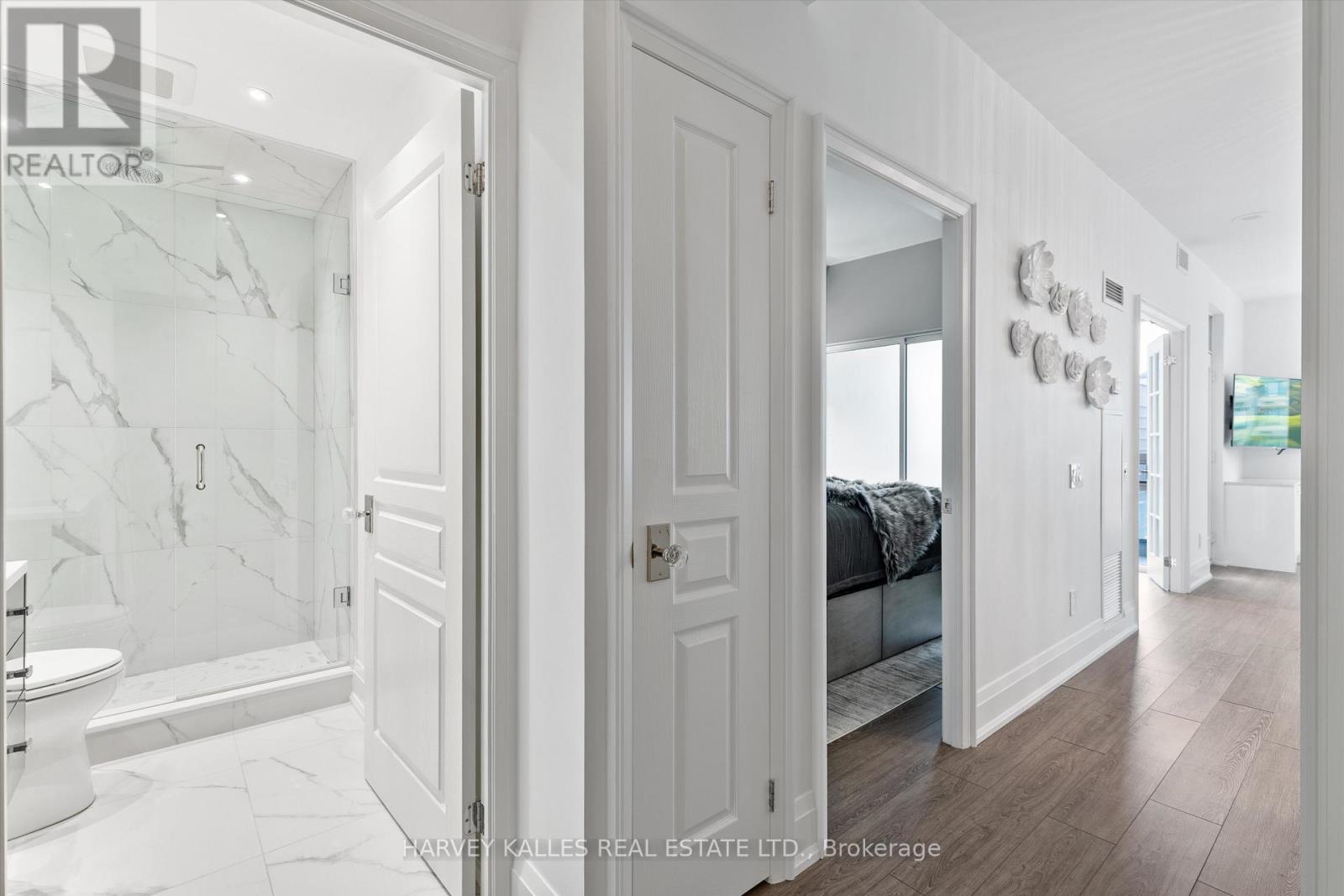 1205 - 1121 BAY STREET