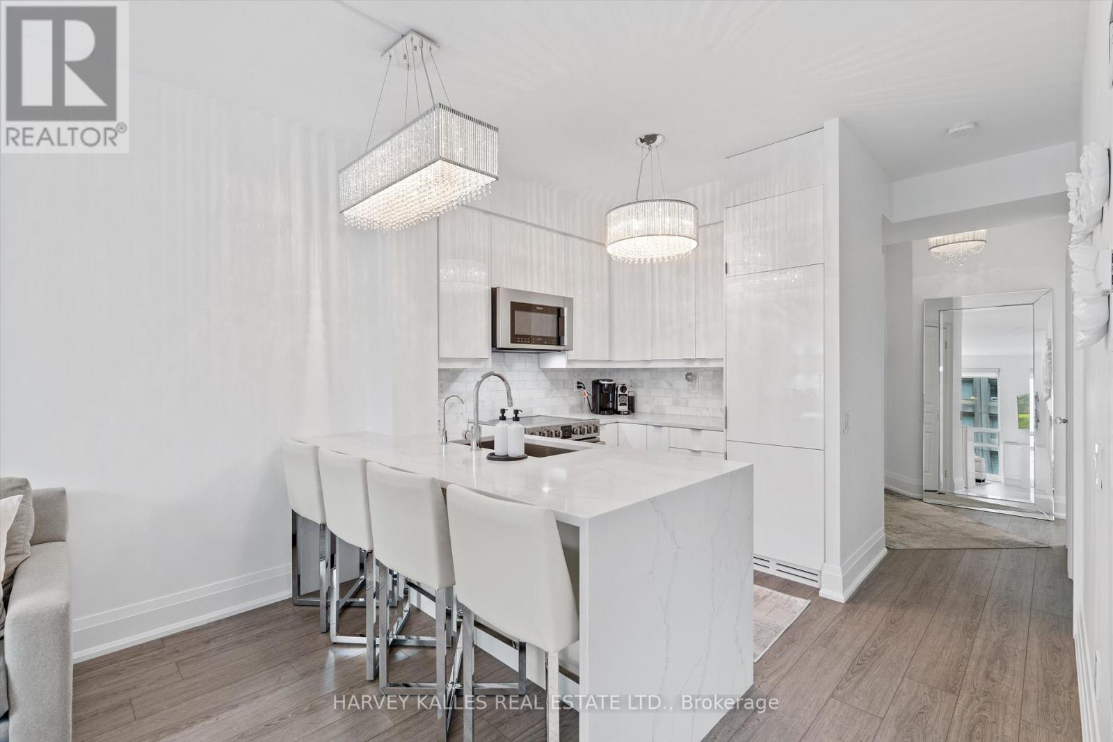 1205 - 1121 BAY STREET