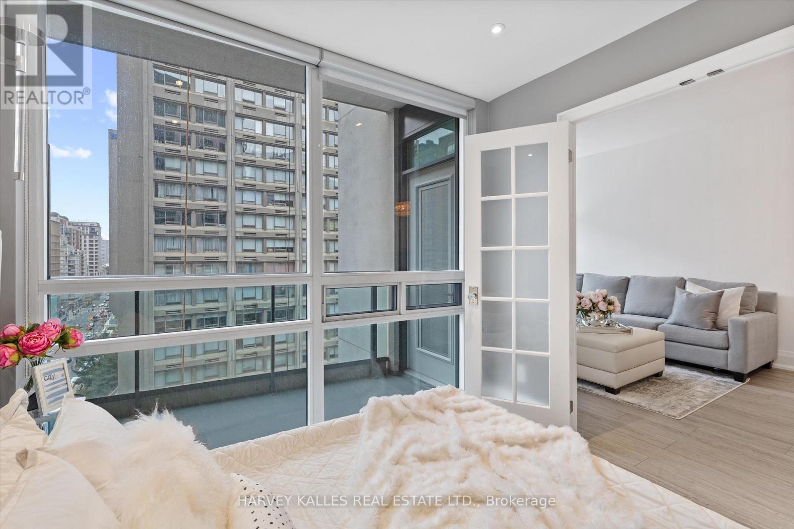 1205 - 1121 BAY STREET