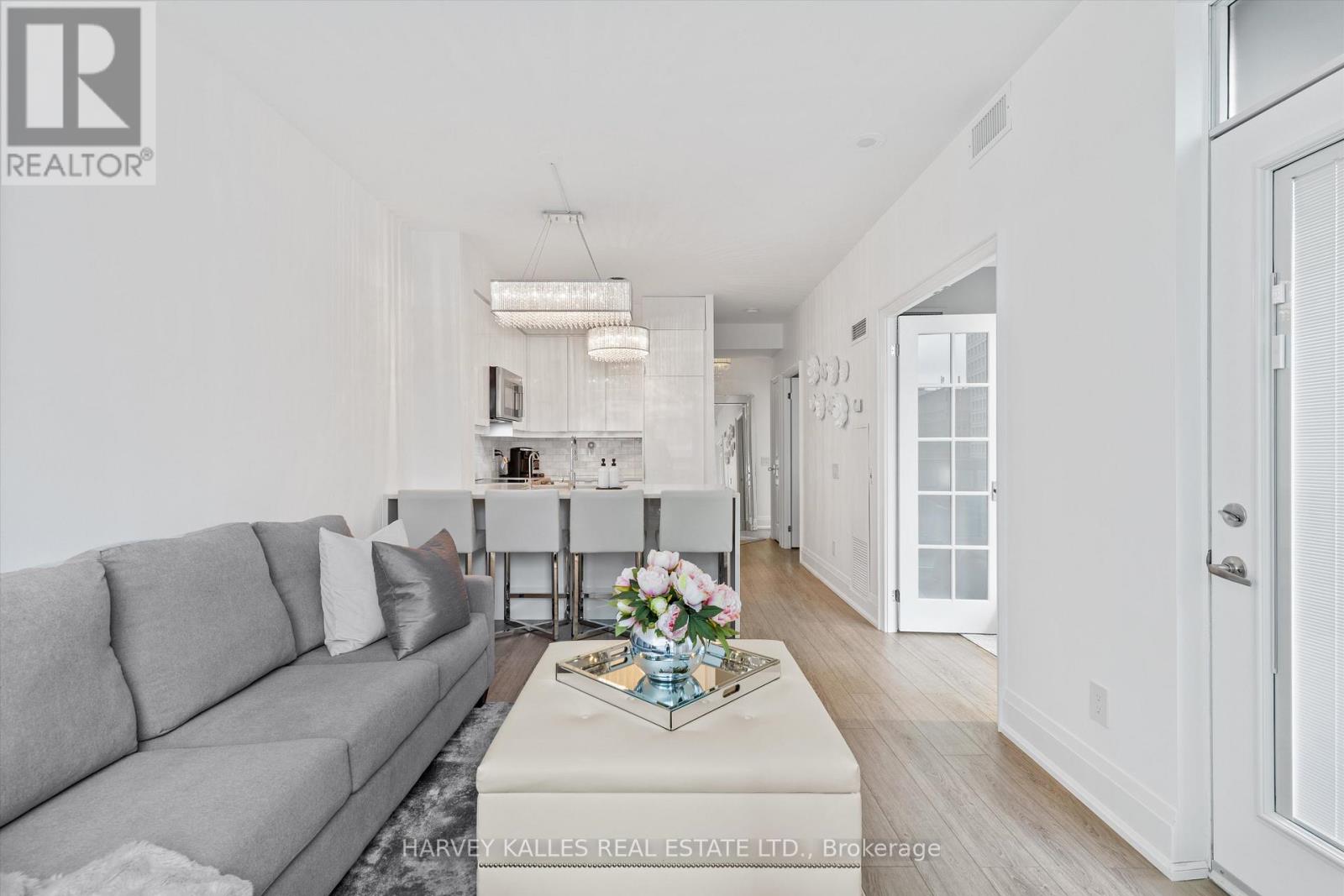 1205 - 1121 BAY STREET