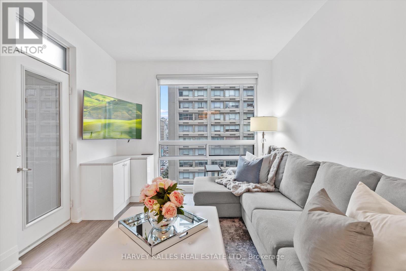 1205 - 1121 BAY STREET