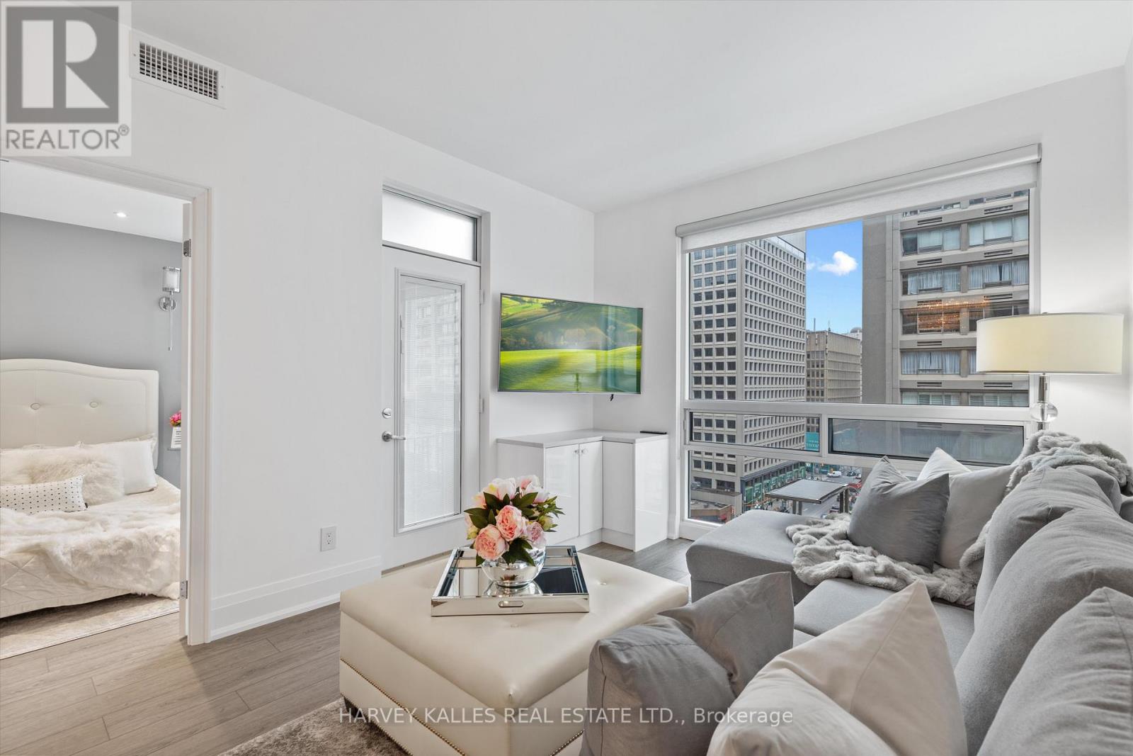 1205 - 1121 BAY STREET