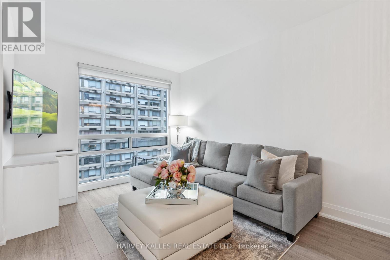 1205 - 1121 BAY STREET