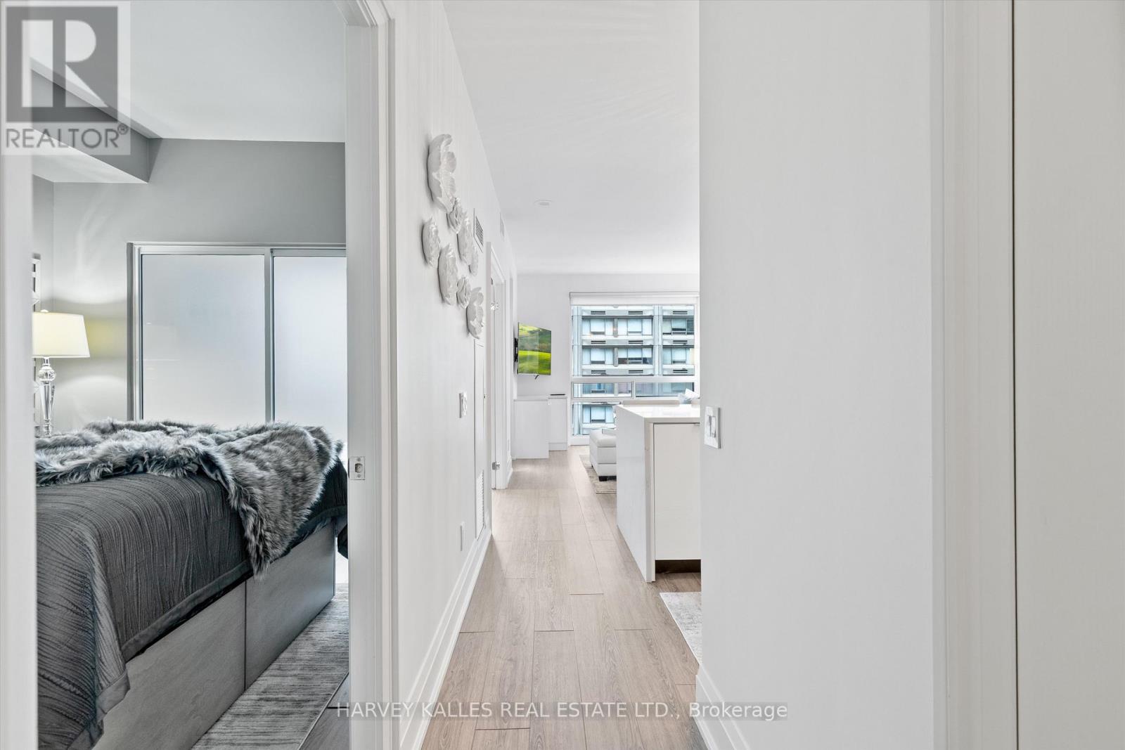 1205 - 1121 BAY STREET