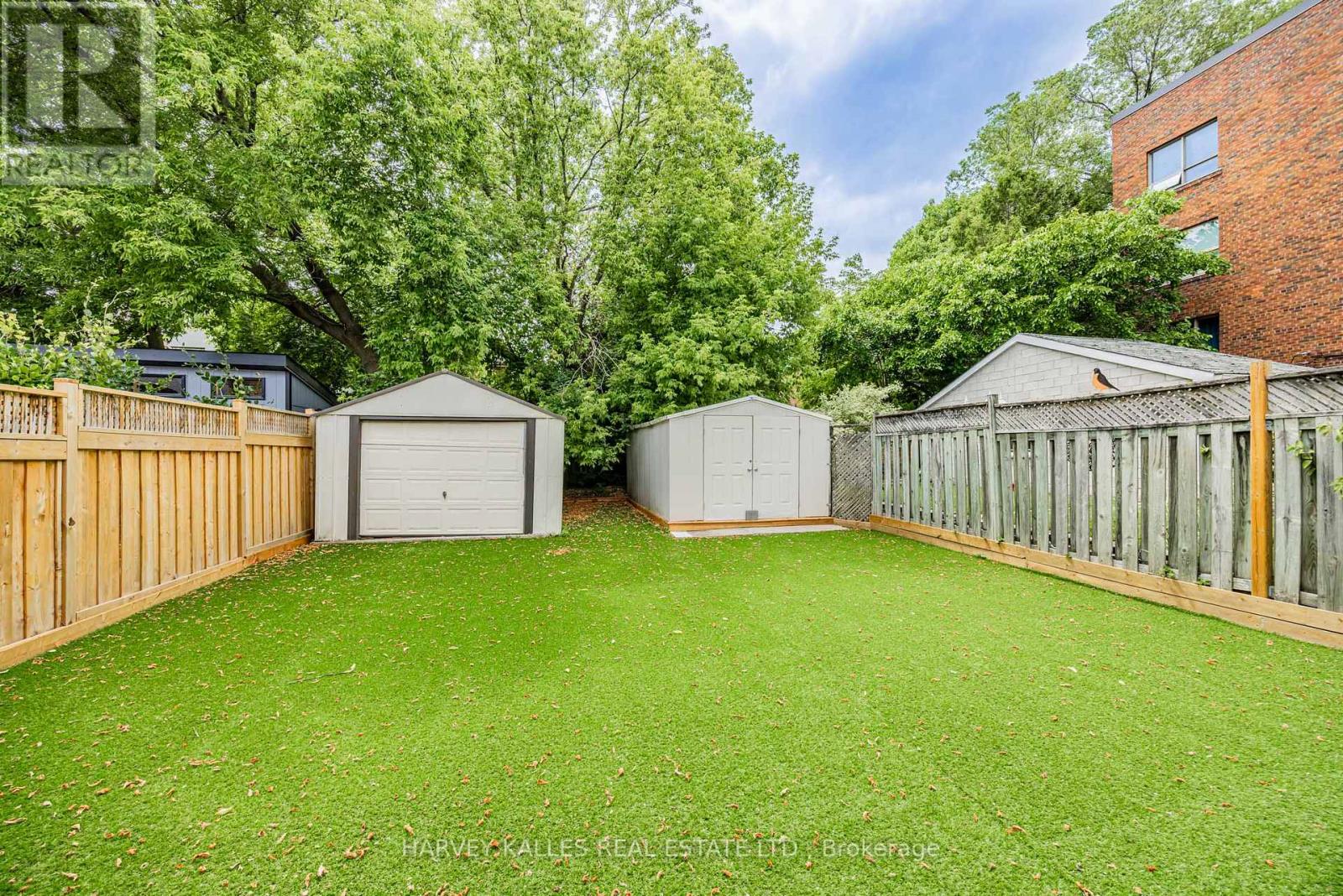 1836 BATHURST STREET