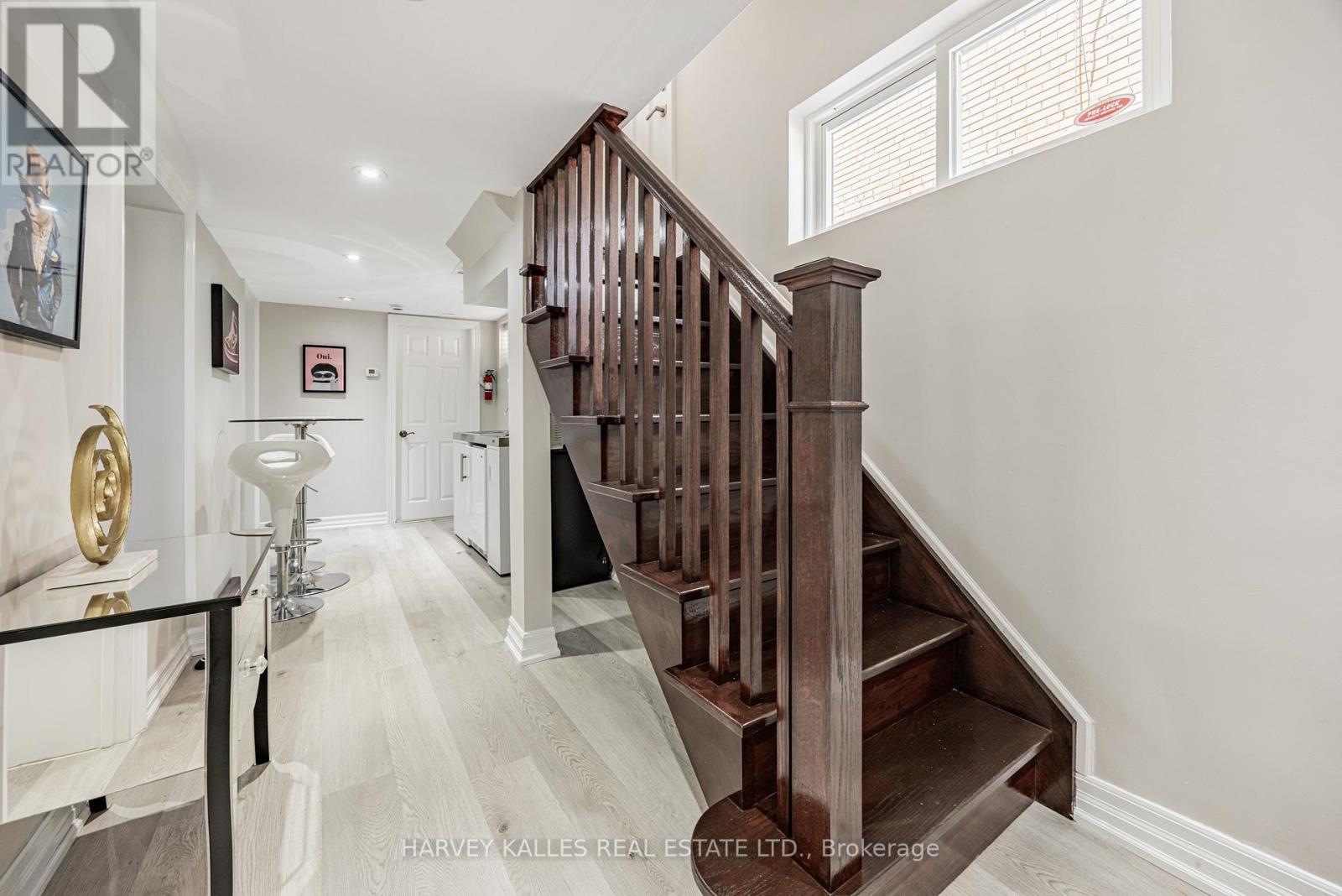 1836 BATHURST STREET