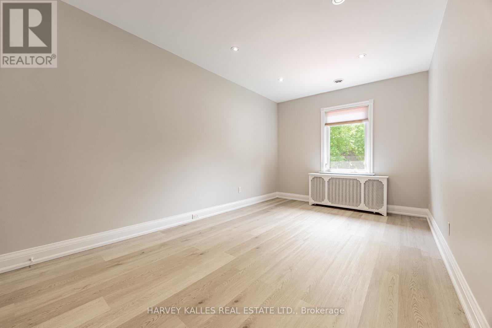 1836 BATHURST STREET