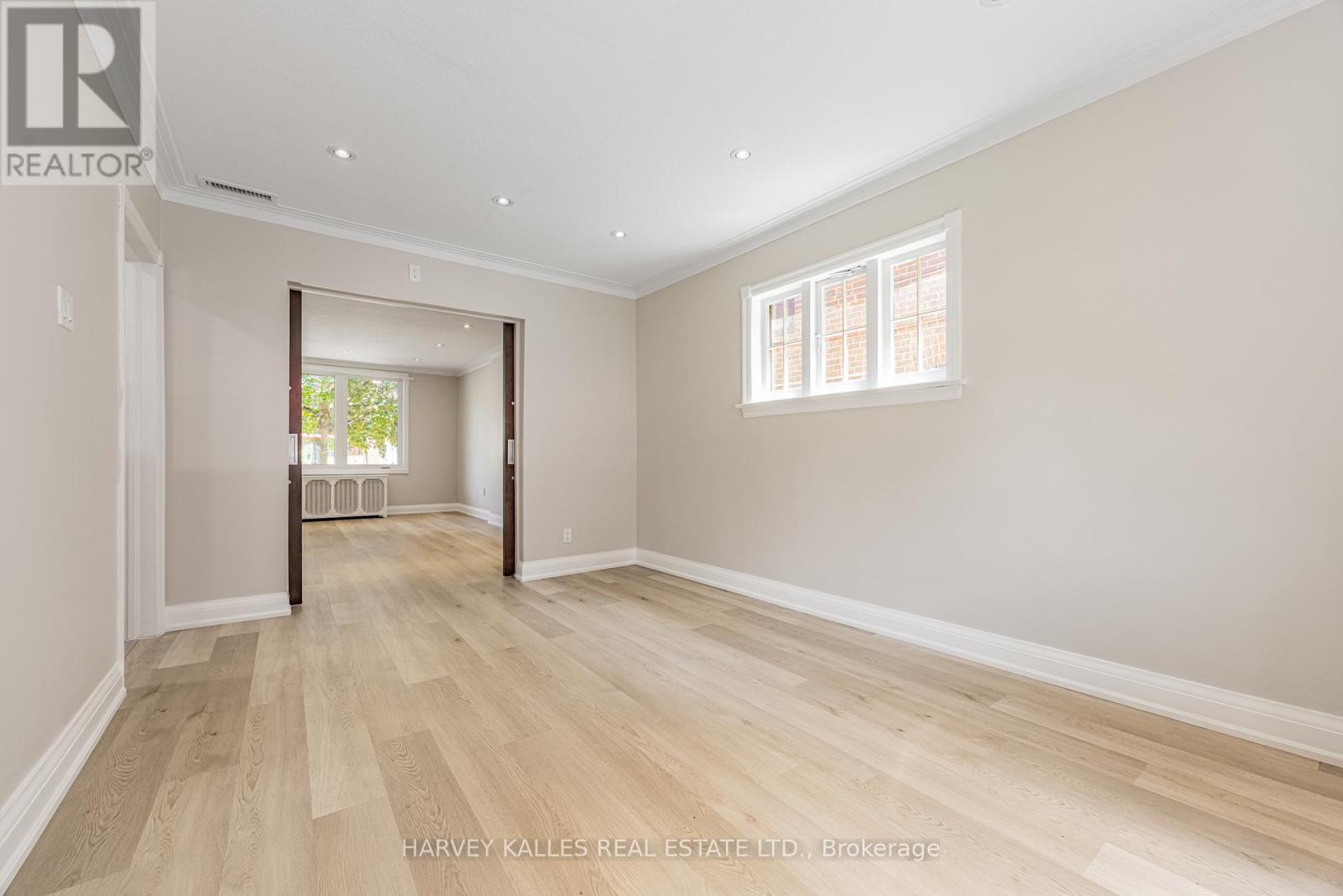 1836 BATHURST STREET