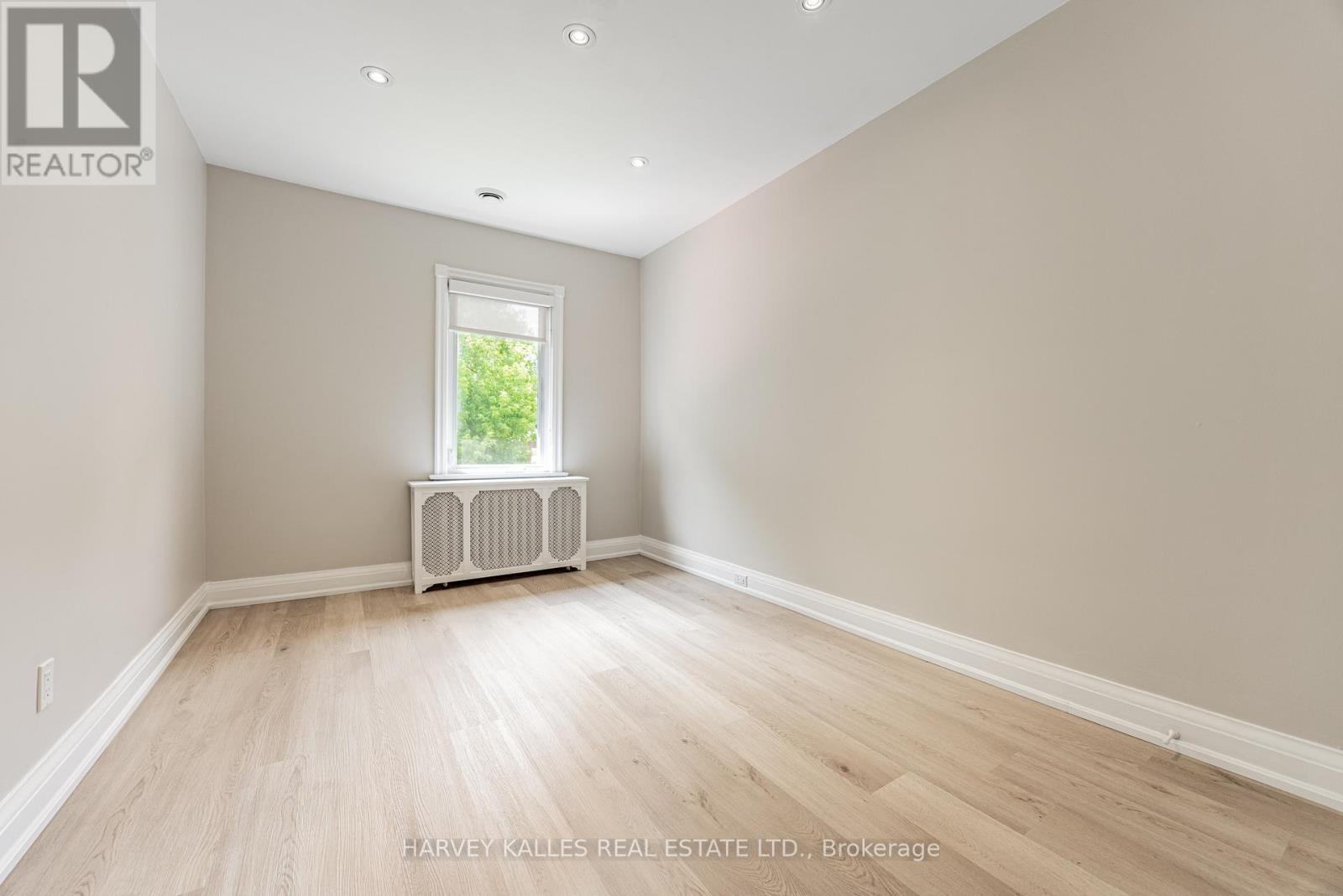 1836 BATHURST STREET