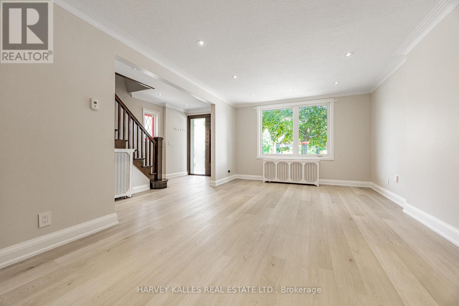 1836 BATHURST STREET