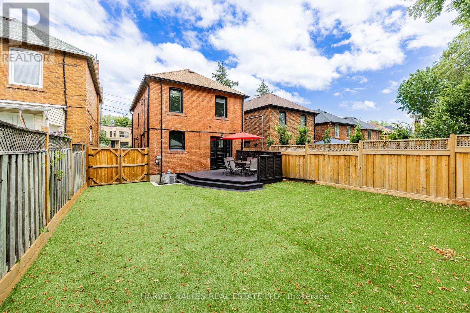 1836 BATHURST STREET