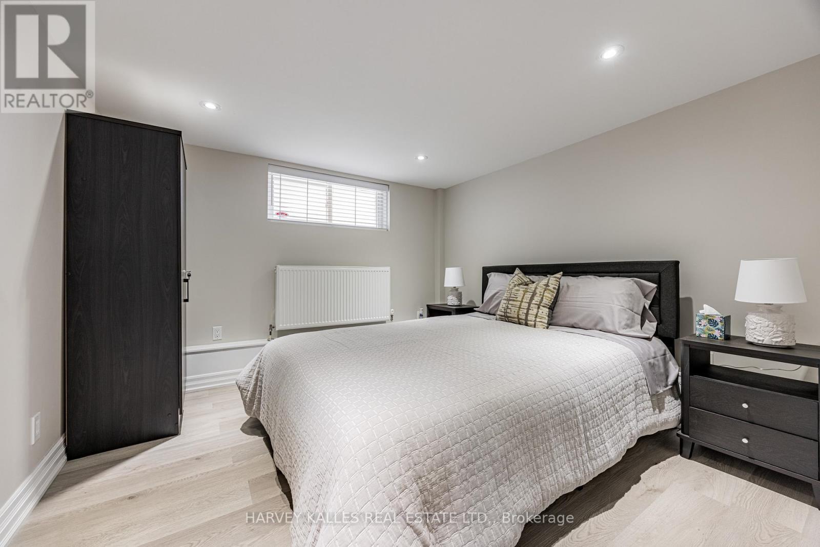 1836 BATHURST STREET