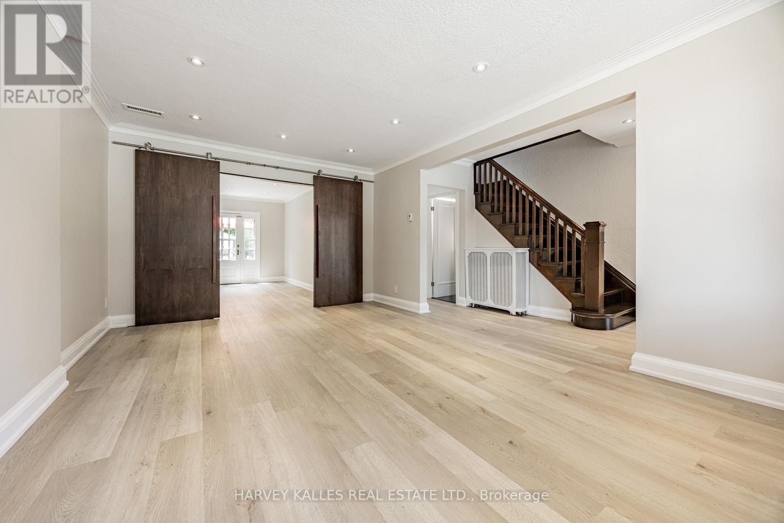 1836 BATHURST STREET