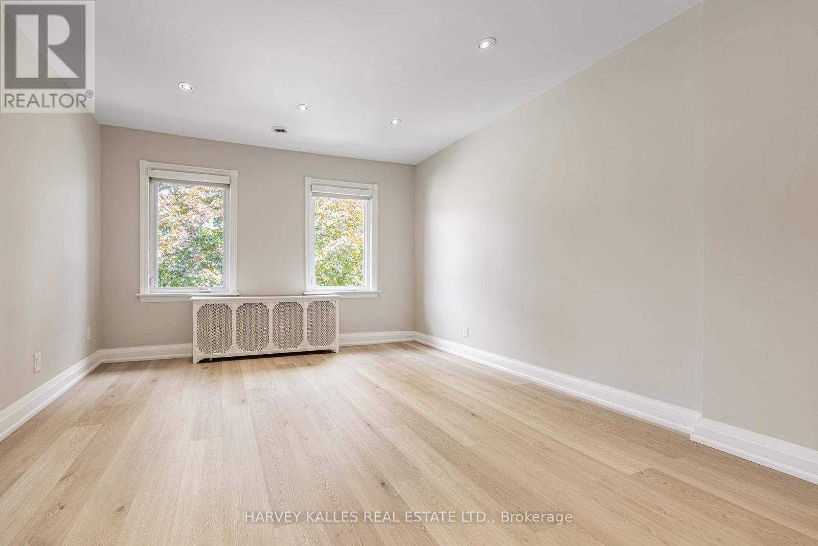 1836 BATHURST STREET