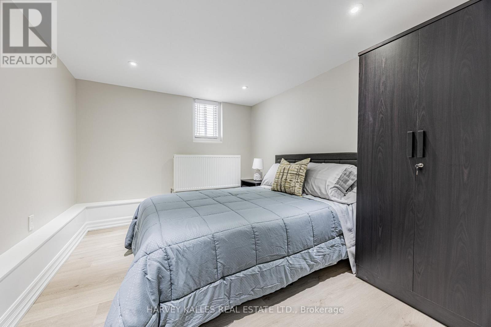 1836 BATHURST STREET