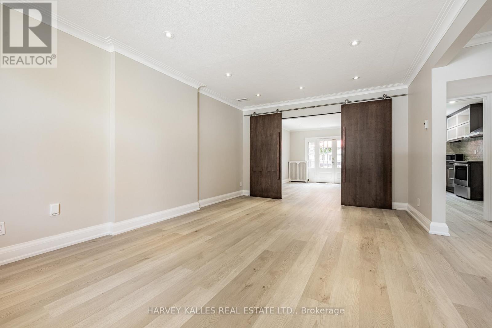 1836 BATHURST STREET