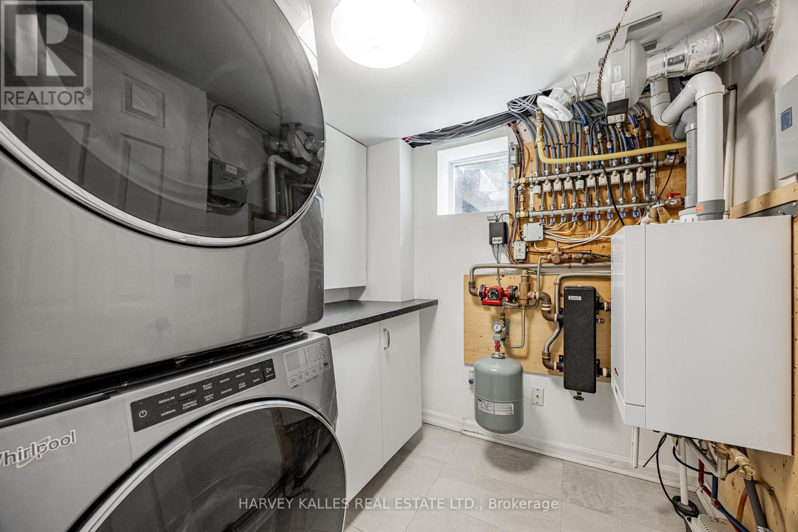 1836 BATHURST STREET