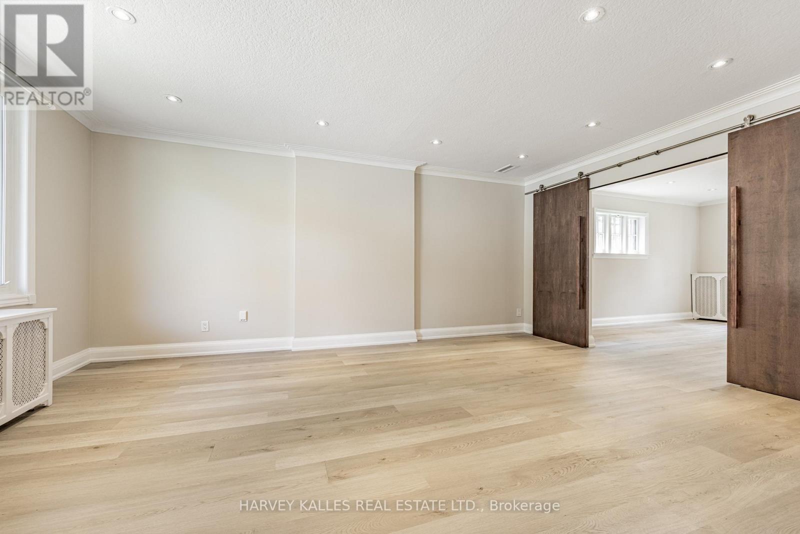 1836 BATHURST STREET