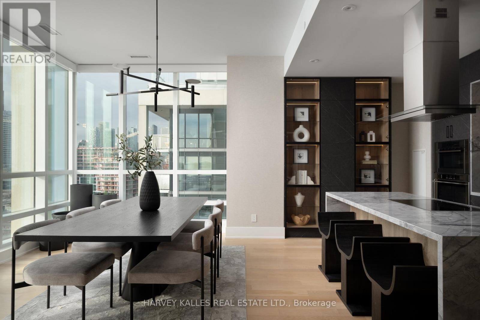 926 - 55 MERCHANTS' WHARF