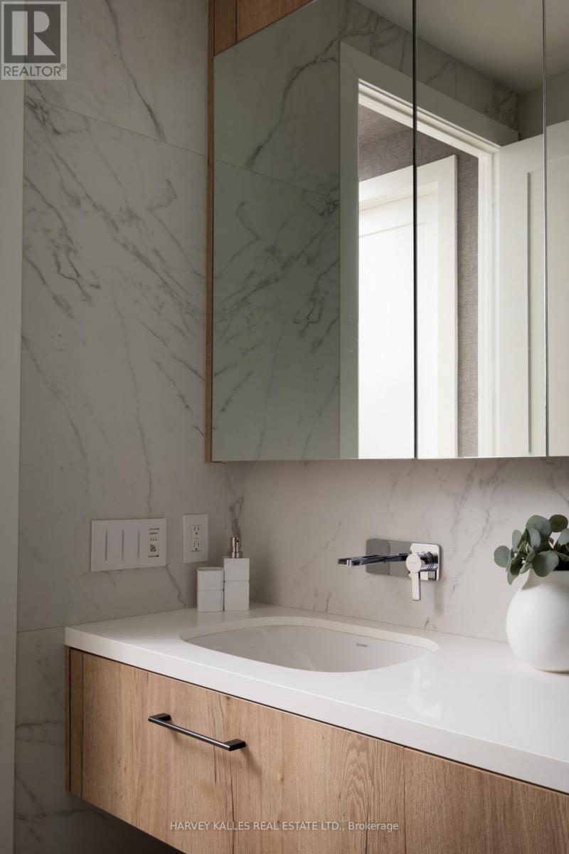 926 - 55 MERCHANTS' WHARF