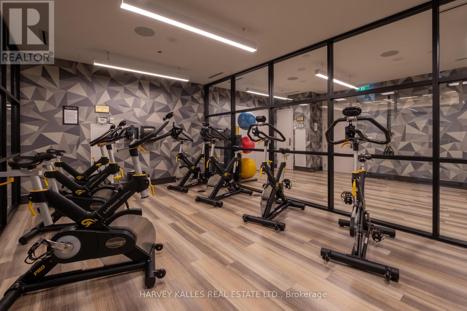 926 - 55 MERCHANTS' WHARF