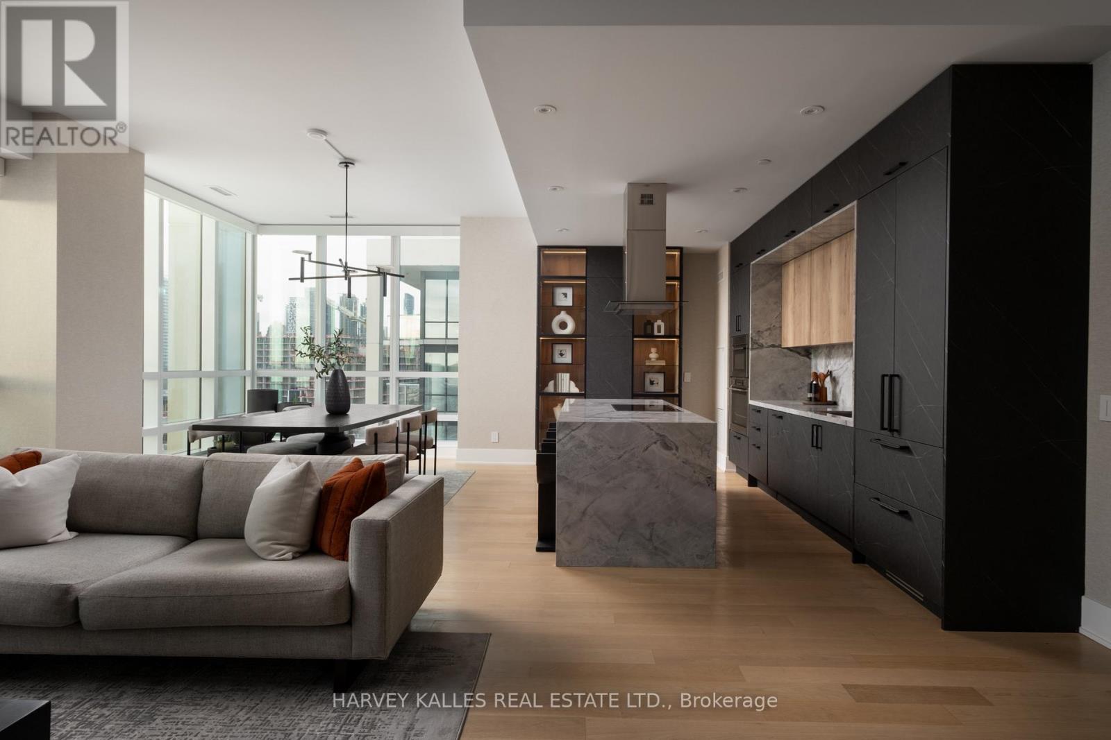 926 - 55 MERCHANTS' WHARF