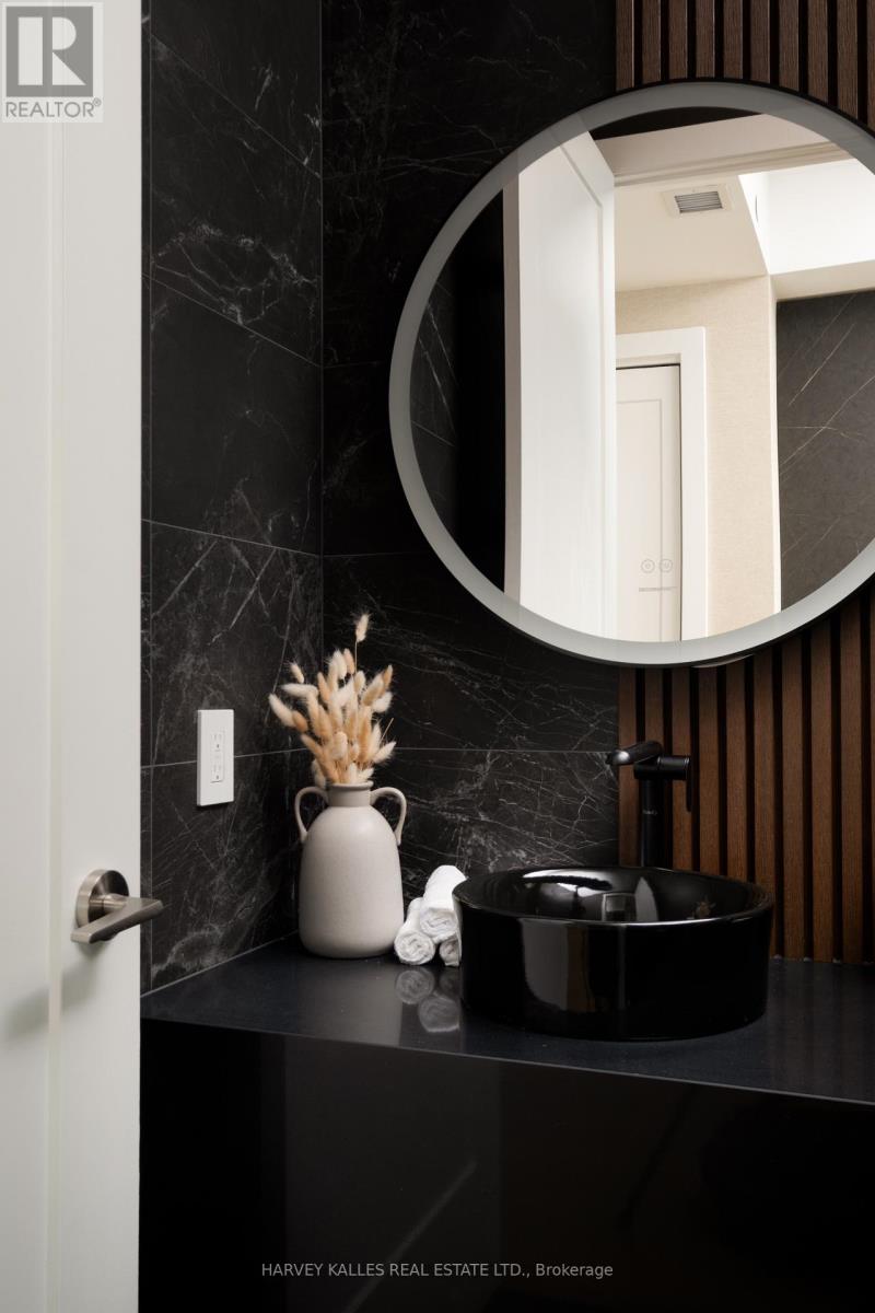 926 - 55 MERCHANTS' WHARF