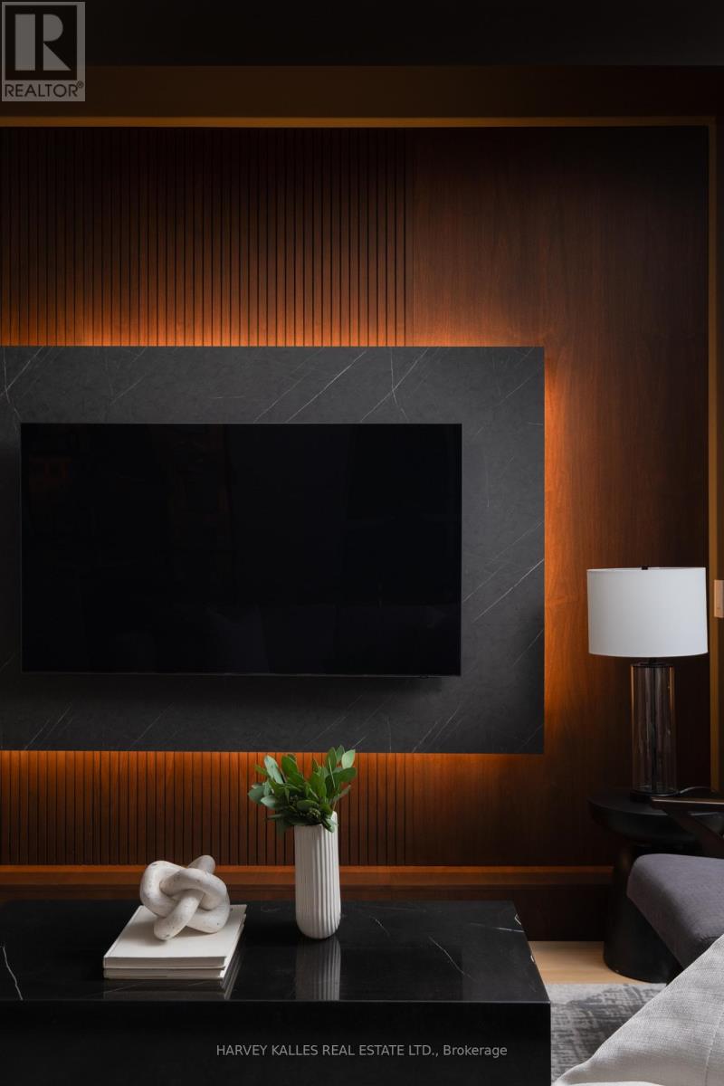 926 - 55 MERCHANTS' WHARF