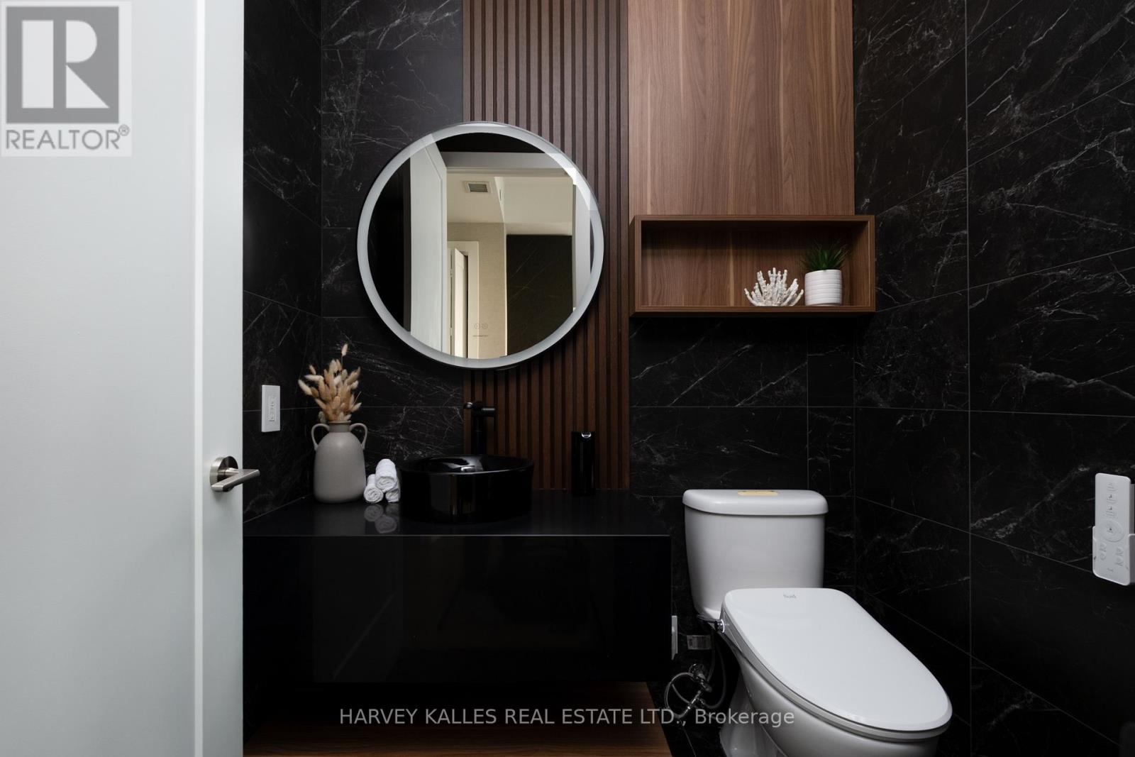 926 - 55 MERCHANTS' WHARF