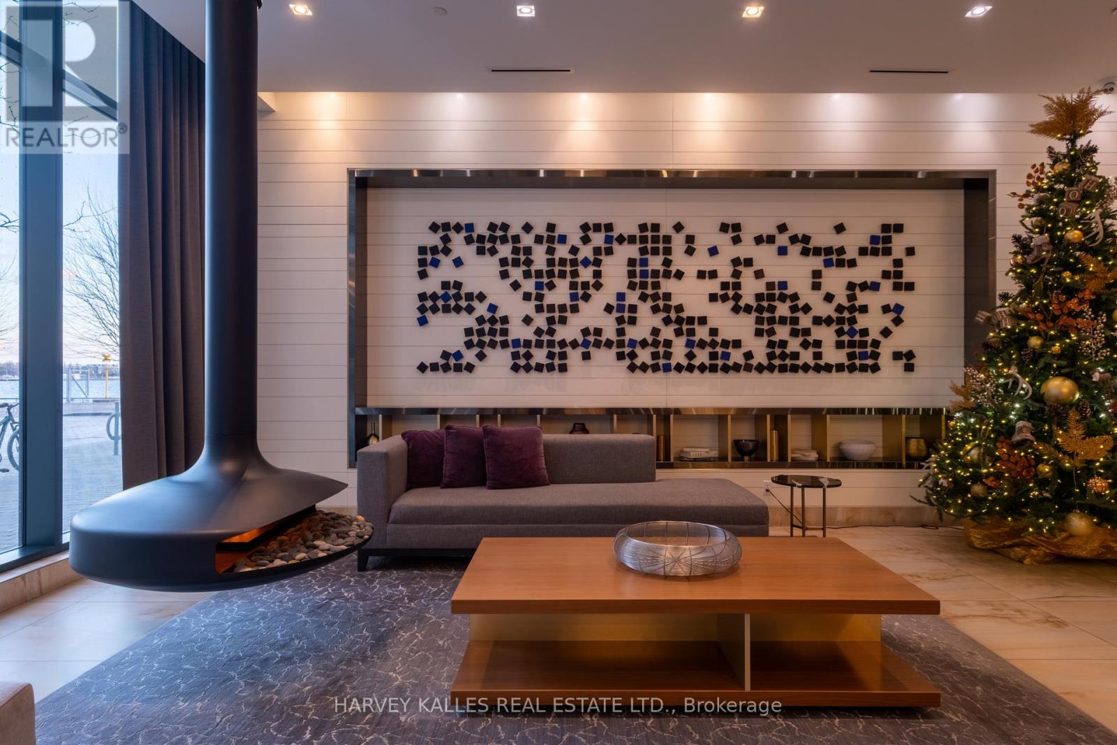 926 - 55 MERCHANTS' WHARF