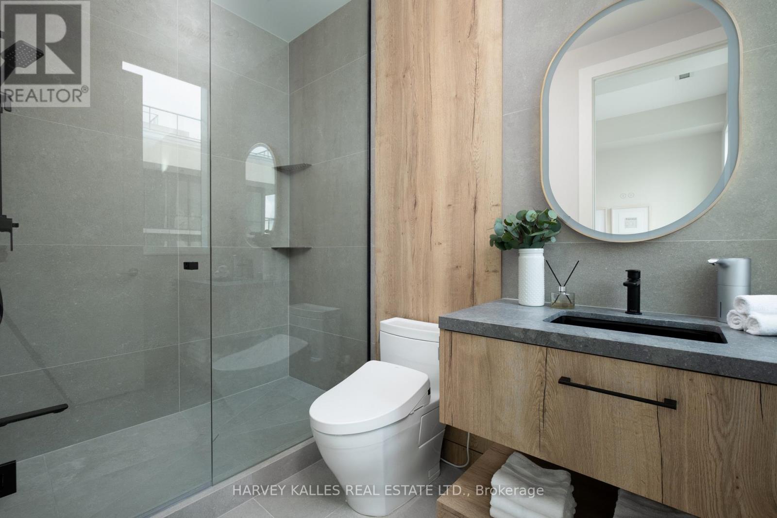 926 - 55 MERCHANTS' WHARF