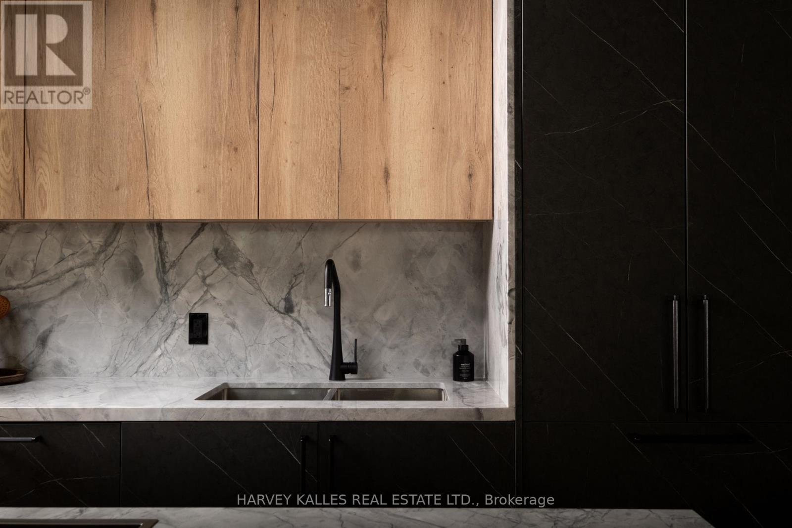 926 - 55 MERCHANTS' WHARF