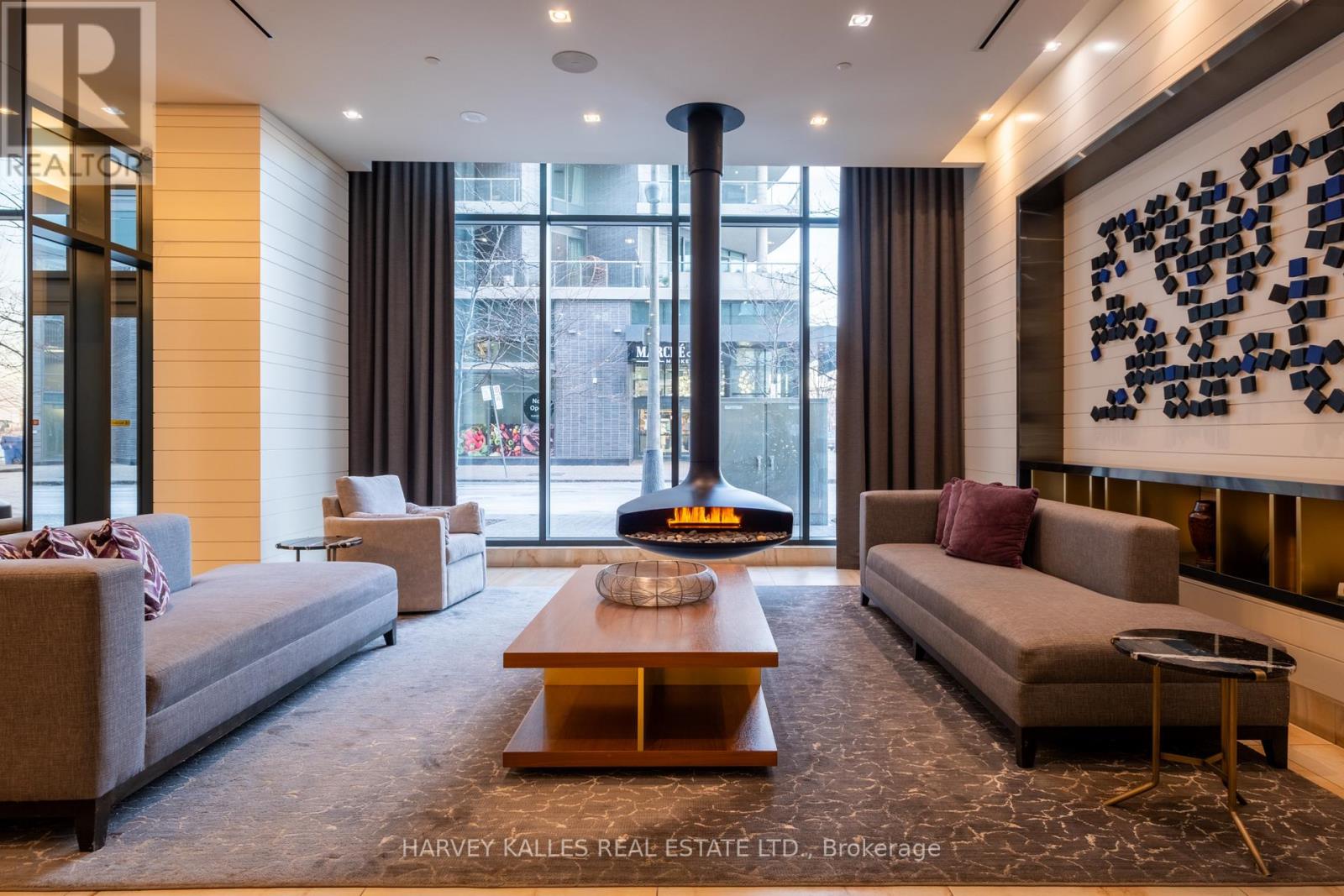 926 - 55 MERCHANTS' WHARF