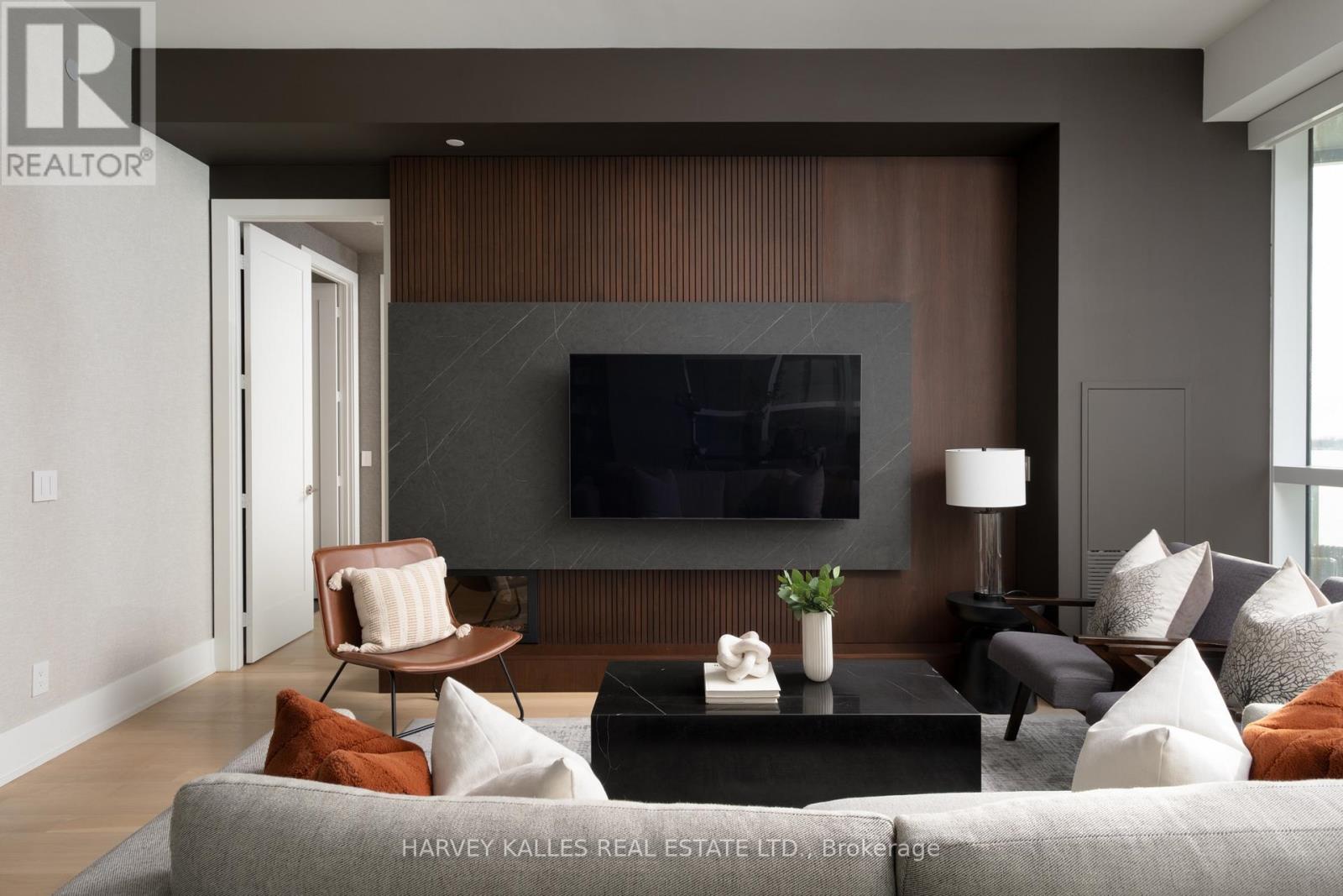 926 - 55 MERCHANTS' WHARF